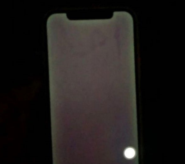 雅江苹果手机维修分享苹果客服回应 iPhone 12 屏幕“发绿”问题 